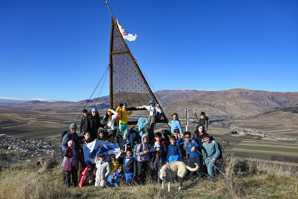 Սուրբ Սարգիս լեռ և Վարդաբլուրի լճեր